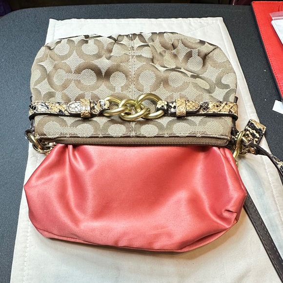 Coach Mini Handbag/Wristlet. Tan & Python. Signature “C’s” design. Convertible. - Picture 11 of 14